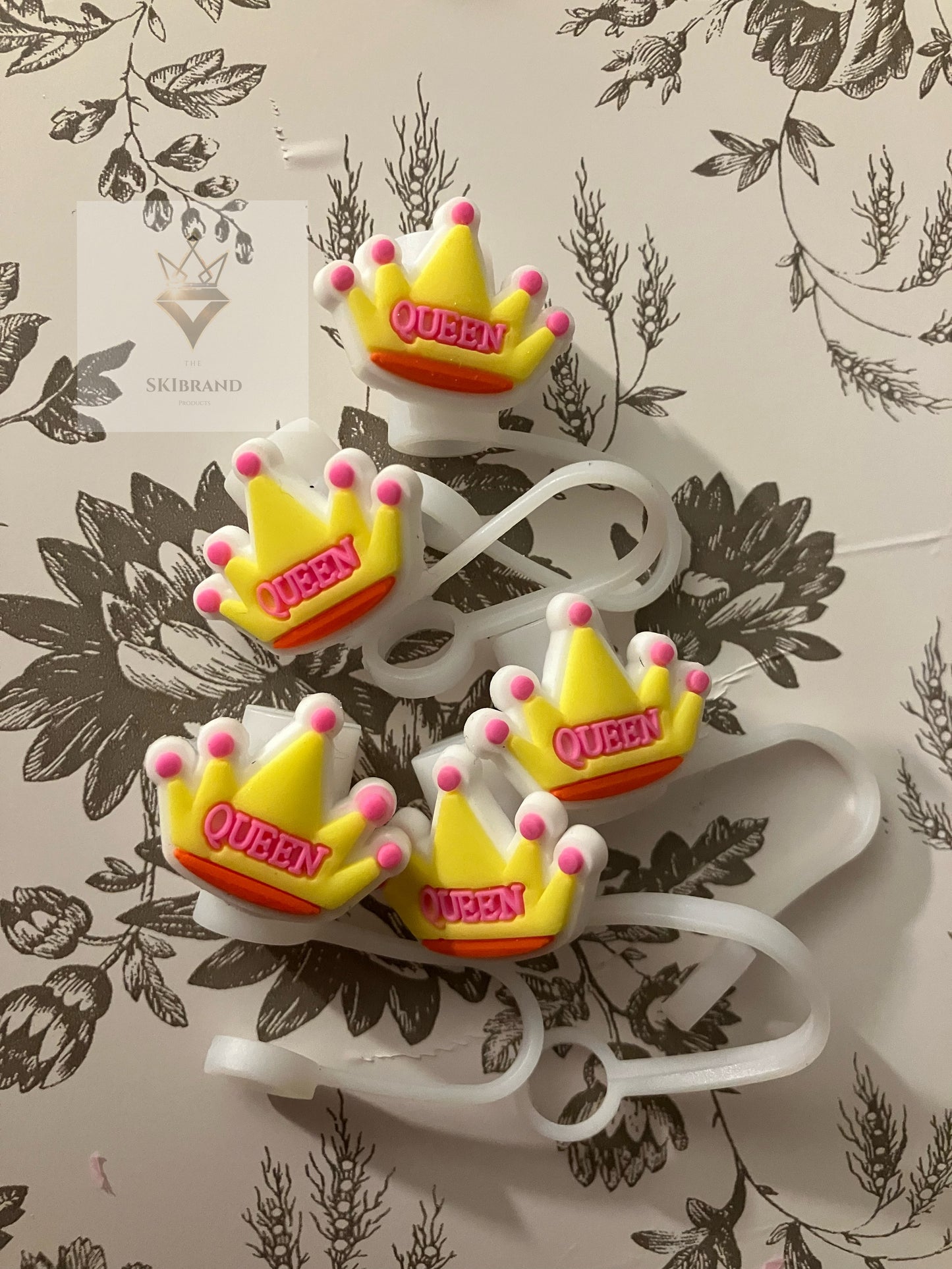 A Queen’s Crown Straw Topper
